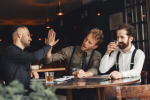 contratar a un familiar en un bar - negocio familiar de hostelería
